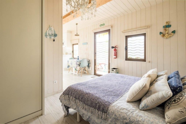 Dormitorio amplio con salida