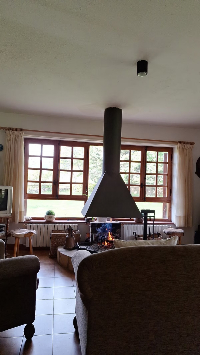 Sala de estar con ventanal