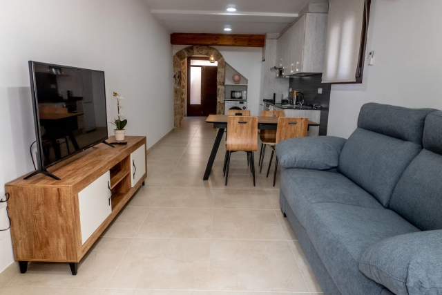 Sala amplia con cocina