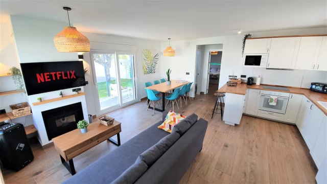 Sala amplia junto a la cocina