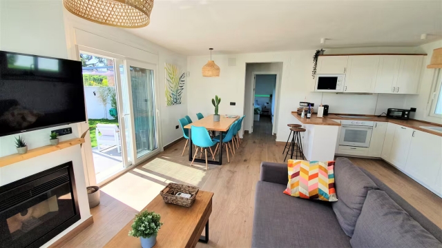 Sala amplia y cocina al lado