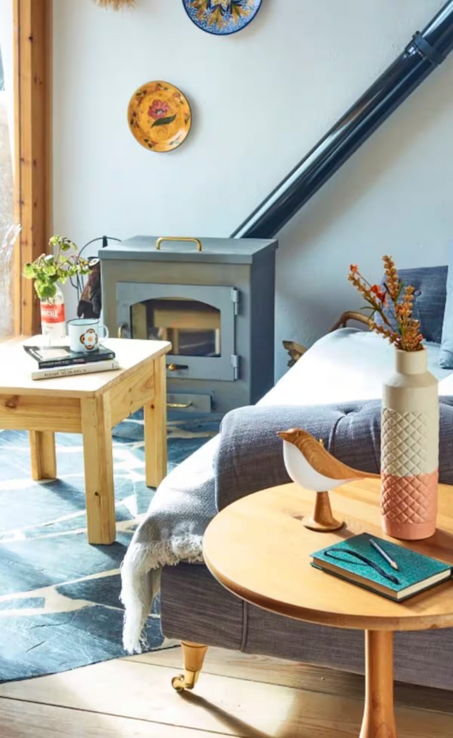 Sala amplia con sillones