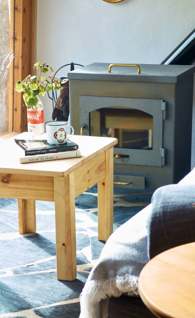 Sala de estar con chimenea