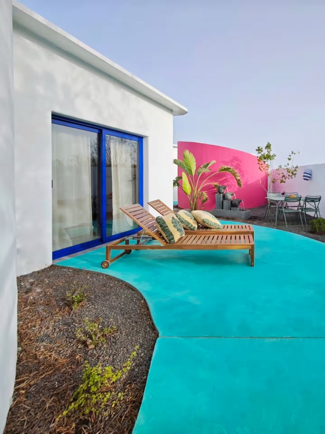 Acceso a la terraza colorida