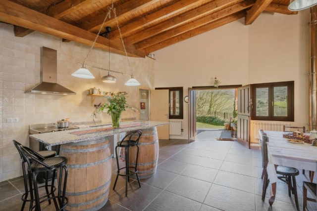 Cocina comedor con barra