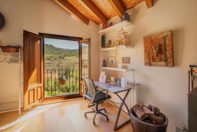 Sala amplia con vistas