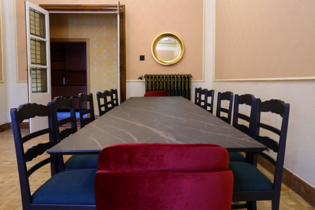 Comedor con mesa y sillas