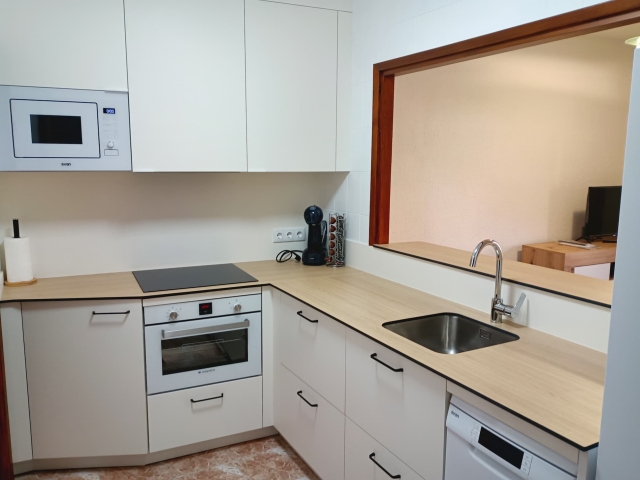 Cocina y espacio de office