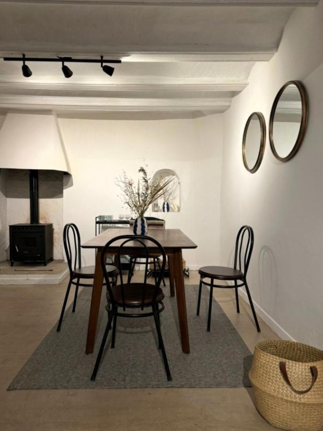 Comedor con chimenea