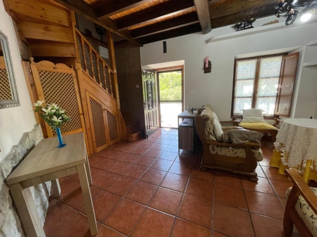 Sala de estar y puerta