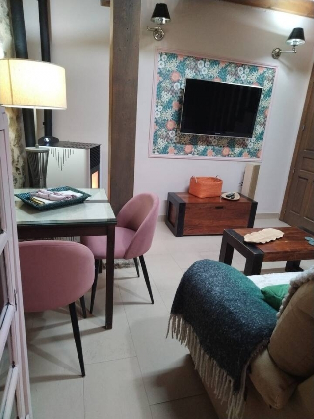 Sala de estar con mesa