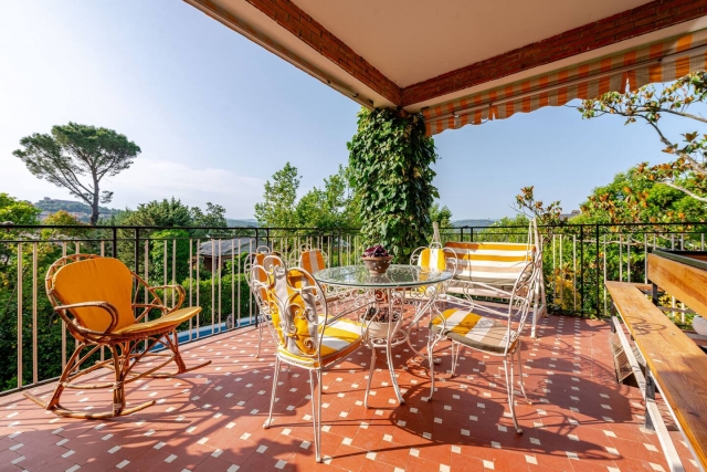 Amplia terraza con vistas