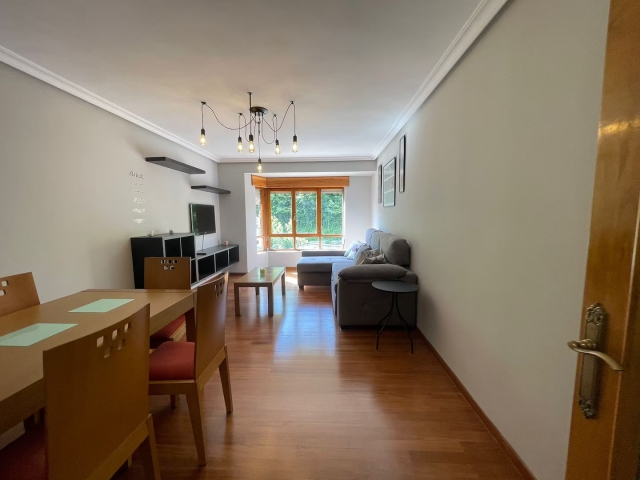 Sala amplia con vistas