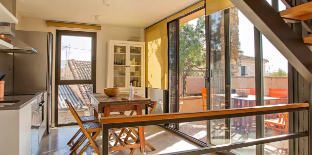 Cocina con acceso a terraza