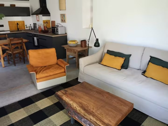 Sala amplia y cocina al lado