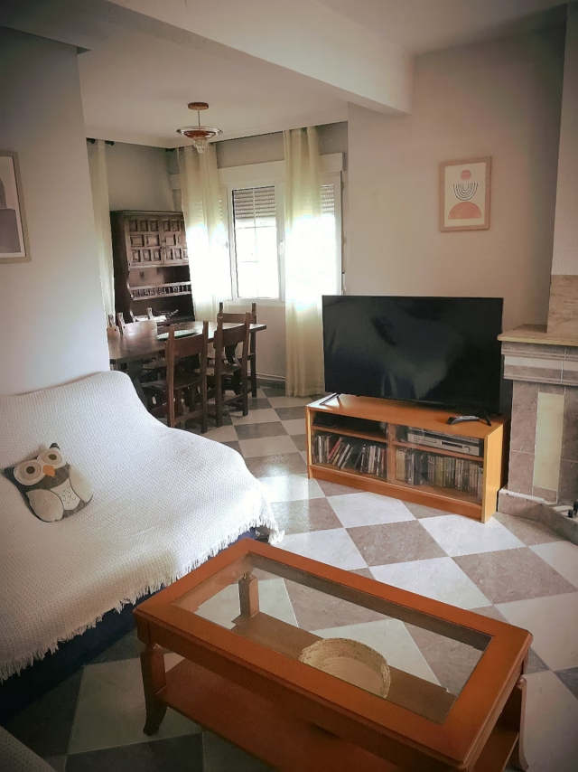 Sala amplia con vistas