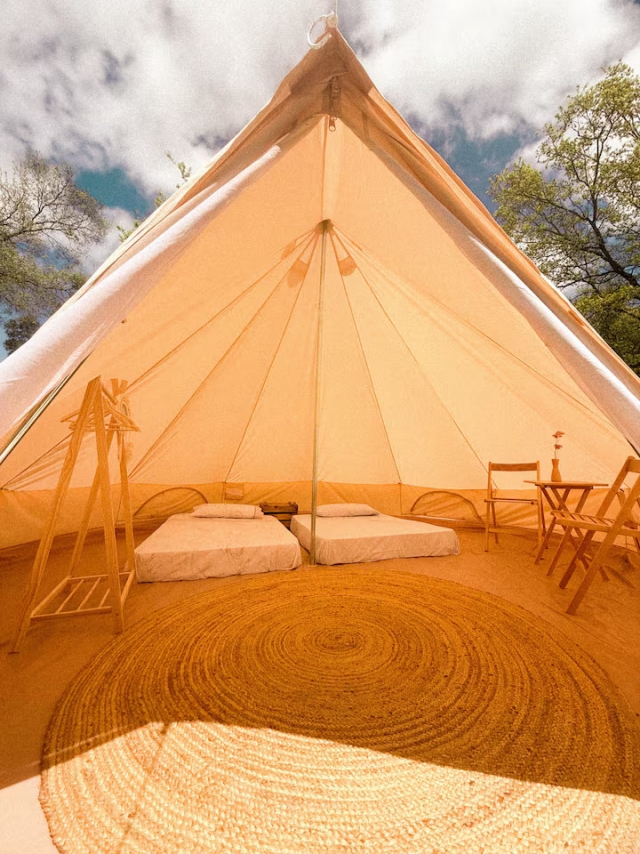 4 Interiores de la yurta