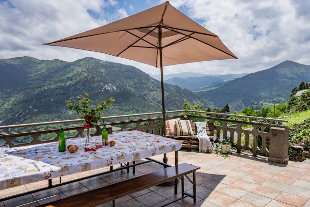 Amplio exterior con vistas