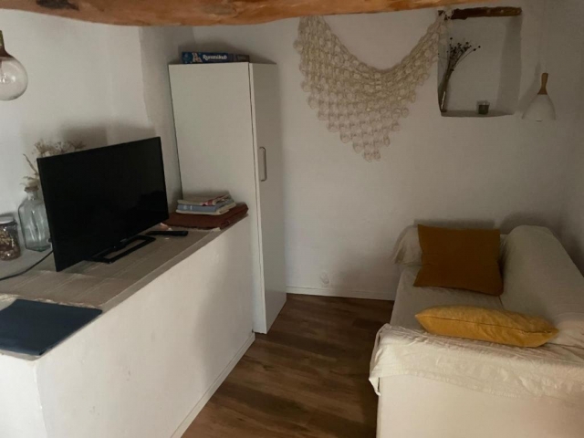 Sala de estar con tele 