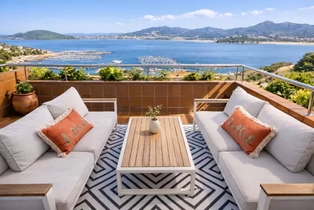 HoliBai- Arco da Vella. Estilo y vistas al mar