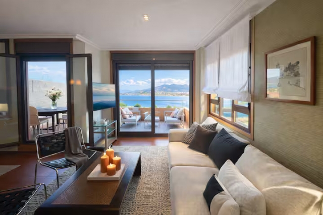 Sala amplia con vistas