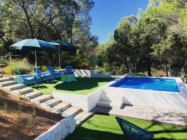 Acceso a la piscina común 