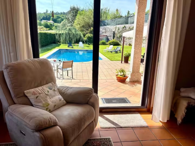 Sala de estar y salida