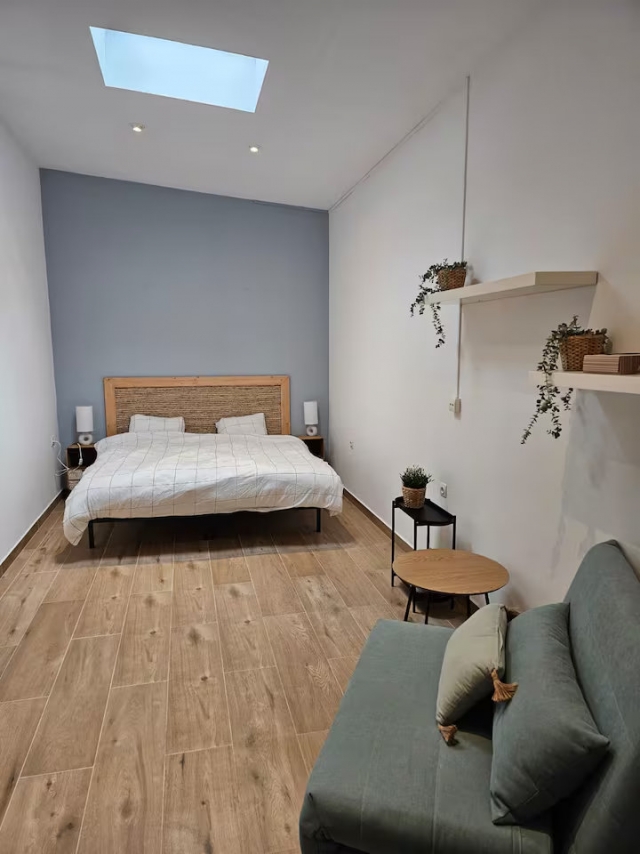 Azul amplia con tragaluz 