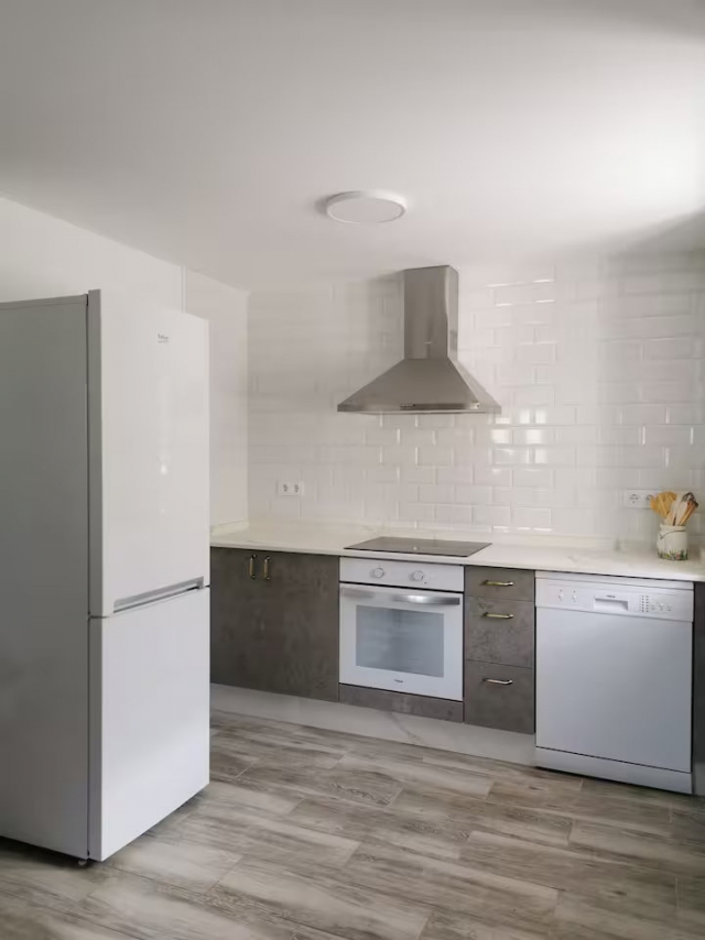 Cocina amplia con armarios