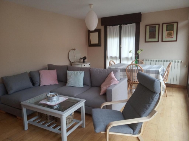 Sala amplia con sillones