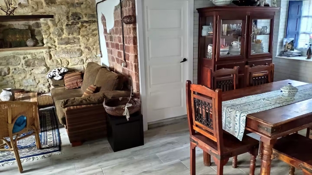 Sala de estar con mesa 