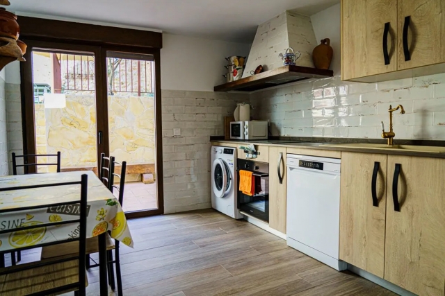 Cocina comedor con salida