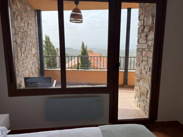 Dormitorio con terraza