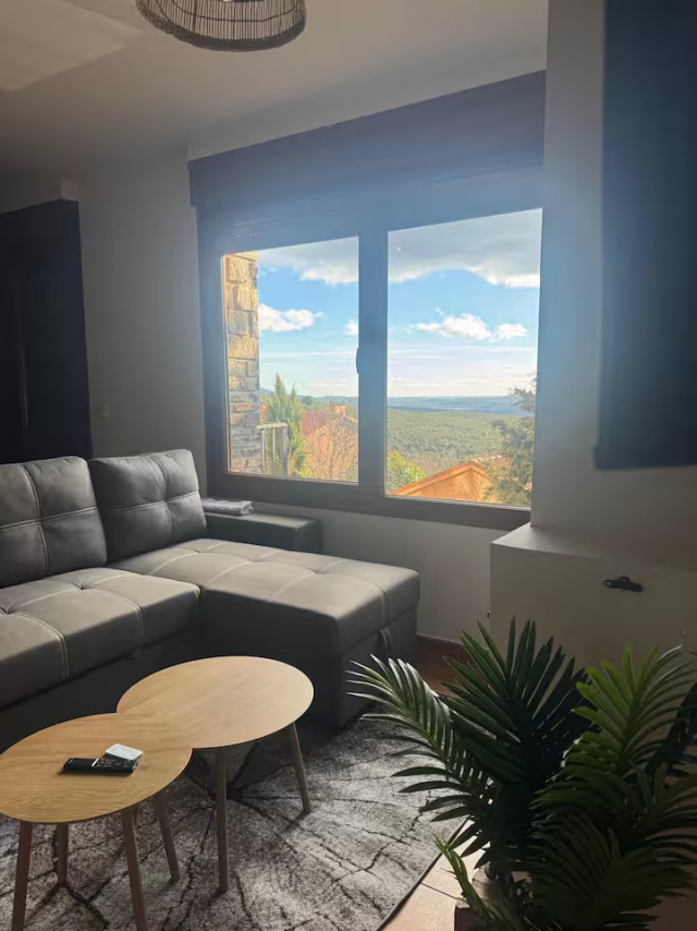 Sala amplia con vistas