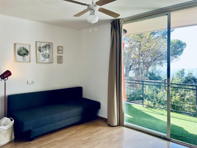 Sala de estar con salida 