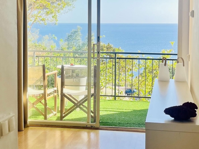 Sala de estar y salida