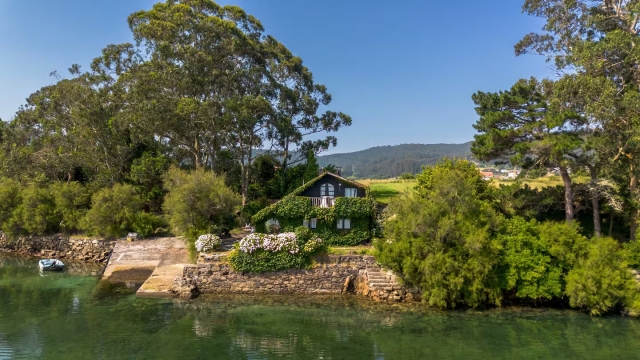 Acceso casa y embarcadero