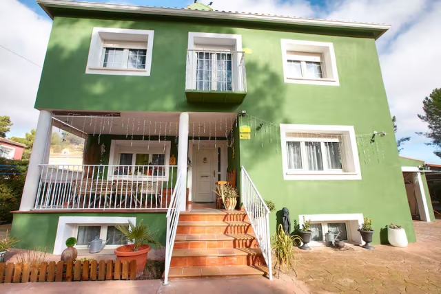 Acceso a la casa verde