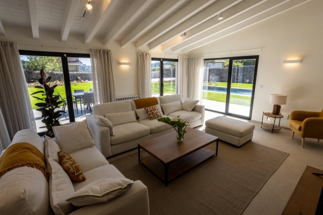 Sala amplia con vistas