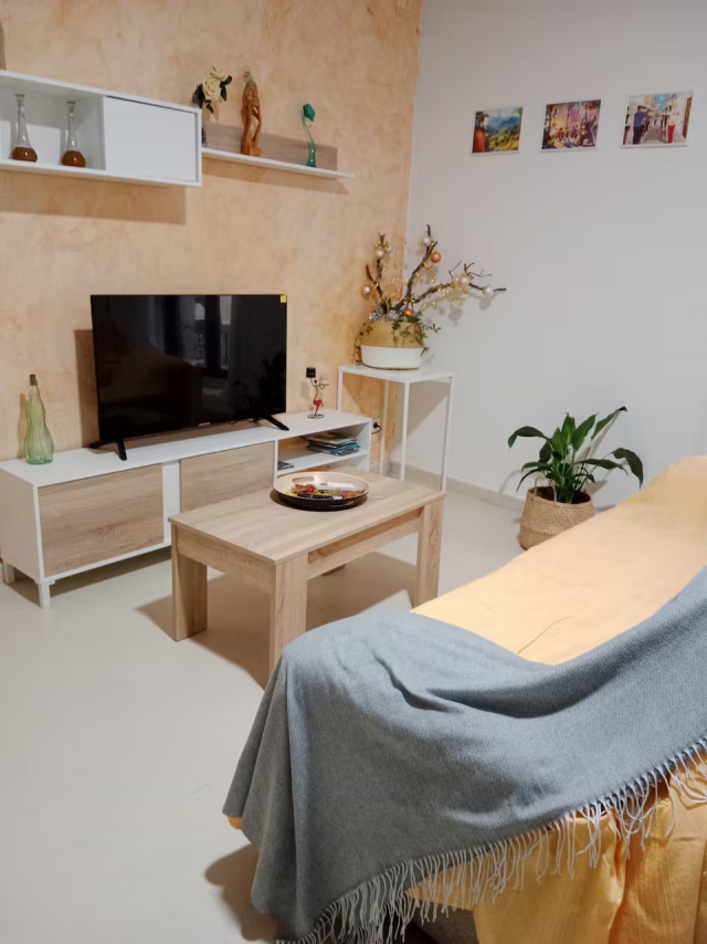 Sala amplia con tele