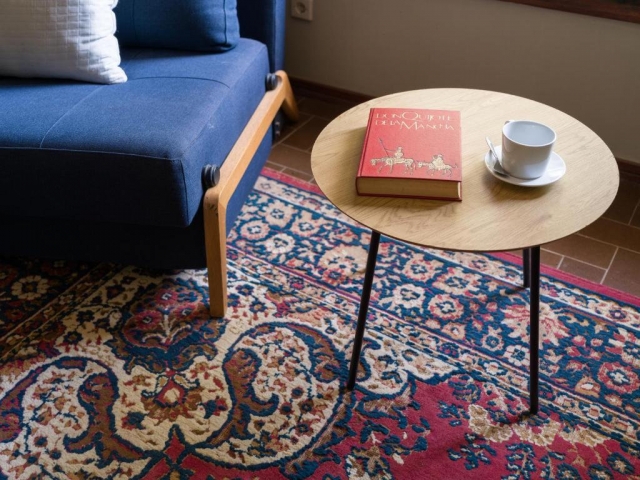 Sala amplia y detalles