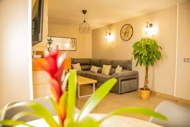 Sala amplia con sillones 