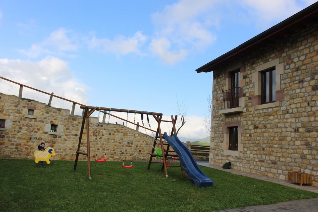 Amplio exterior con parque