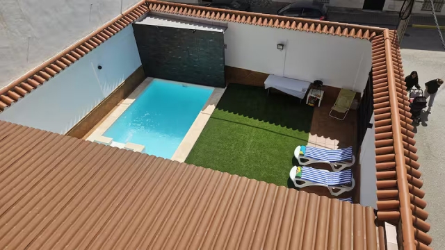 Amplias vistas de la piscina