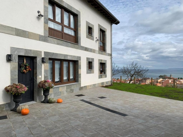 Acceso al hotel con vistas