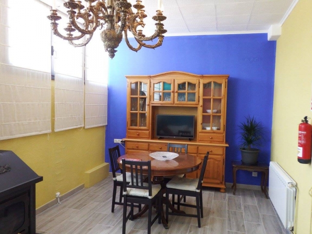 Sala de estar con chimenea