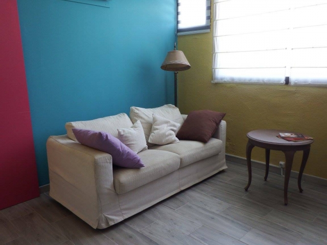 Sala de estar con chimenea