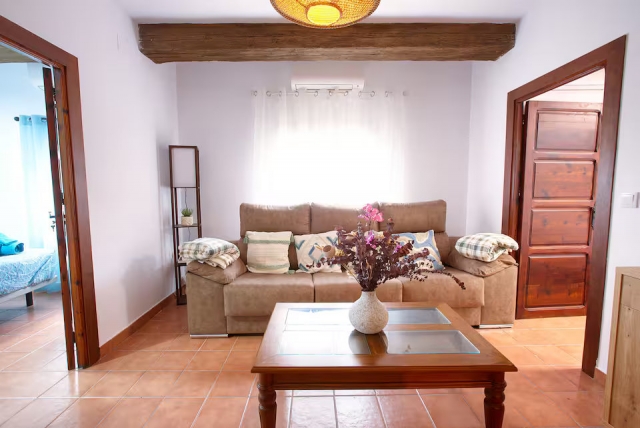 Sala amplia con sillones