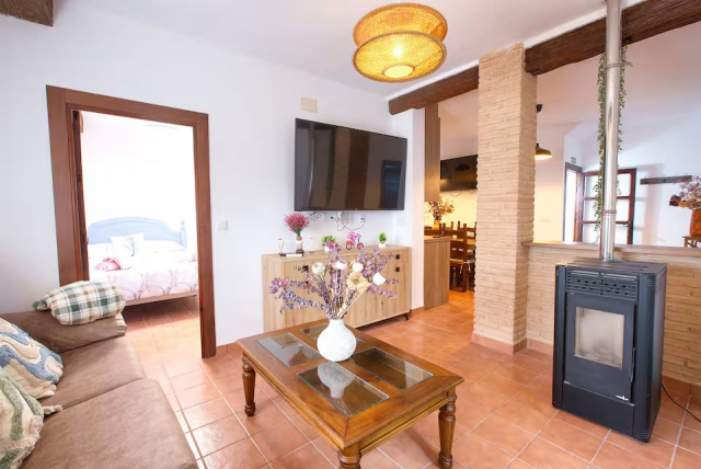 Sala amplia con tele