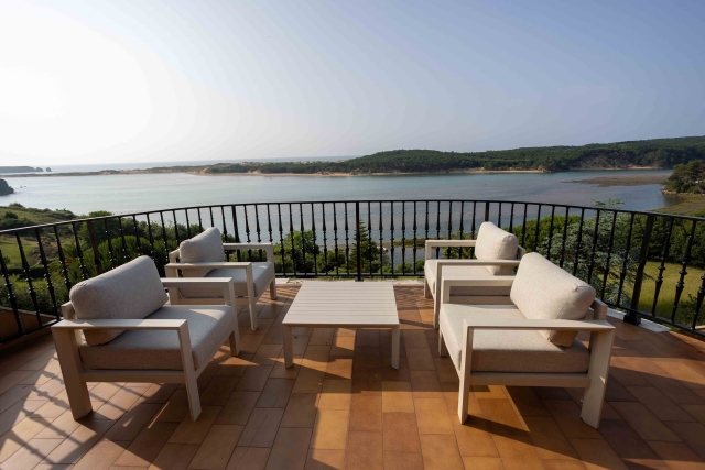 Amplia terraza con vistas